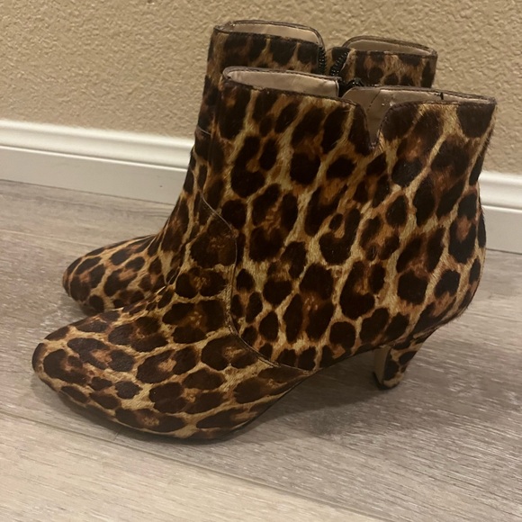 Leopard Print Booties - Picture 1 of 11